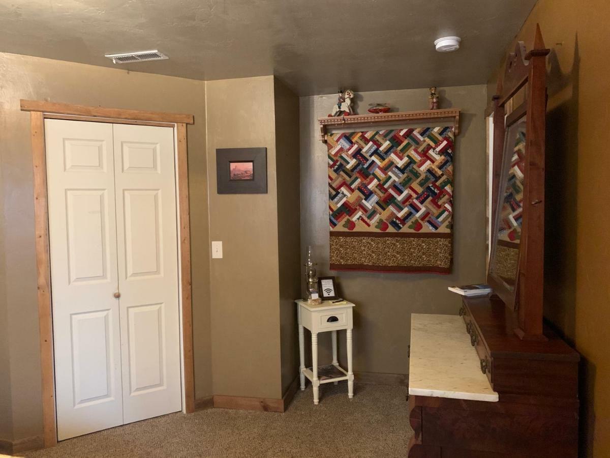 Zion'S Backyard Bed And Breakfast Colorado City Exterior photo