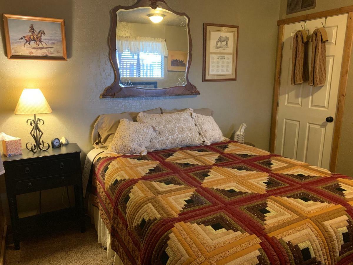 Zion'S Backyard Bed And Breakfast Colorado City Exterior photo