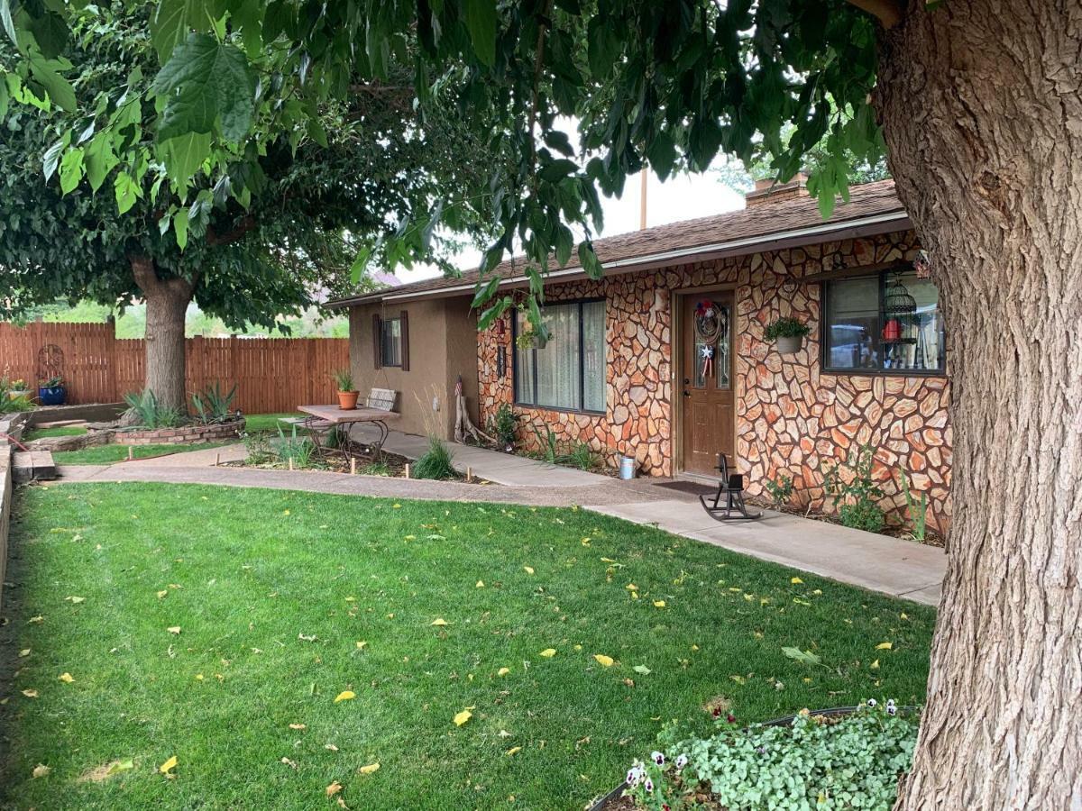 Zion'S Backyard Bed And Breakfast Colorado City Exterior photo