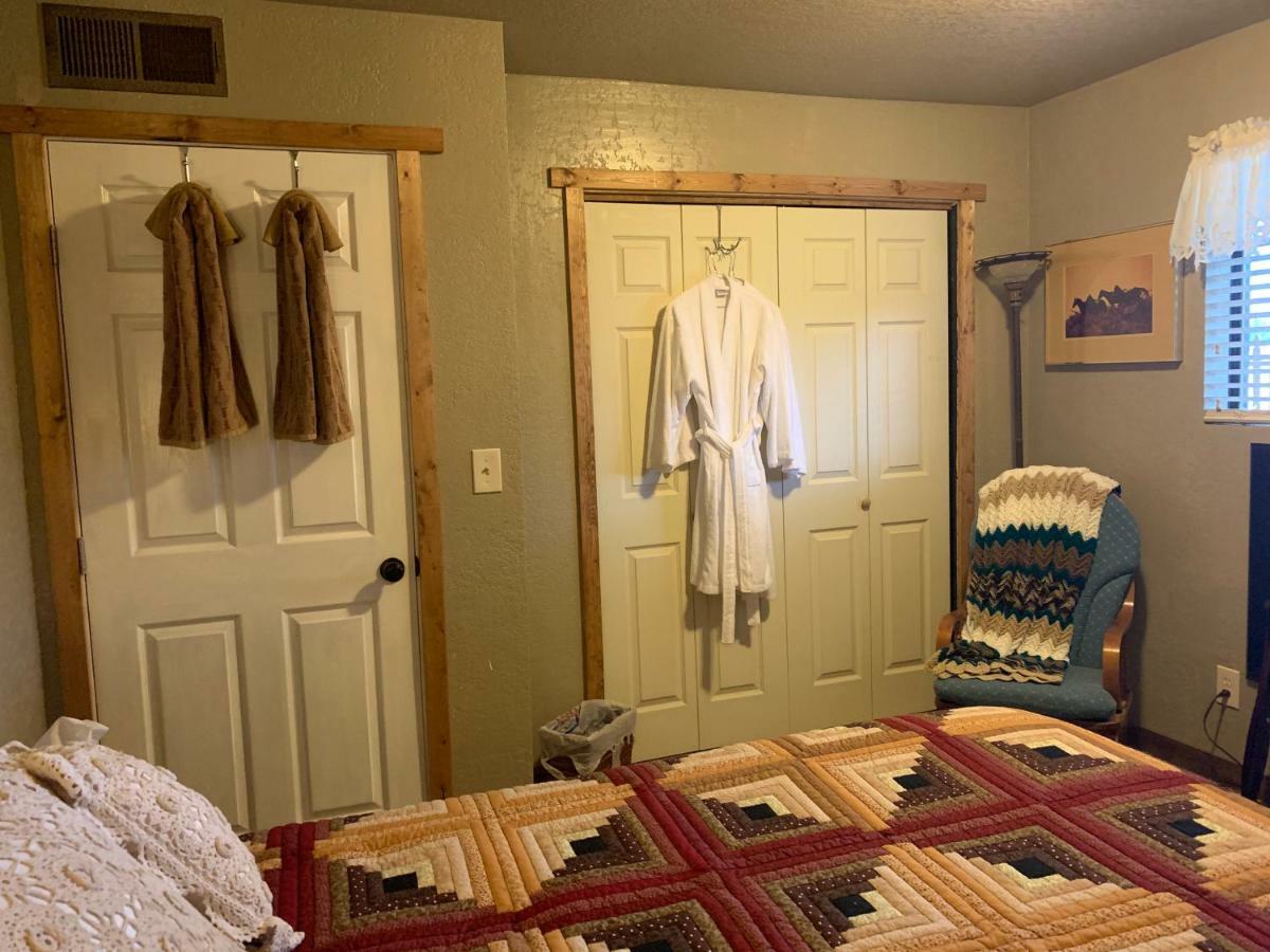 Zion'S Backyard Bed And Breakfast Colorado City Exterior photo