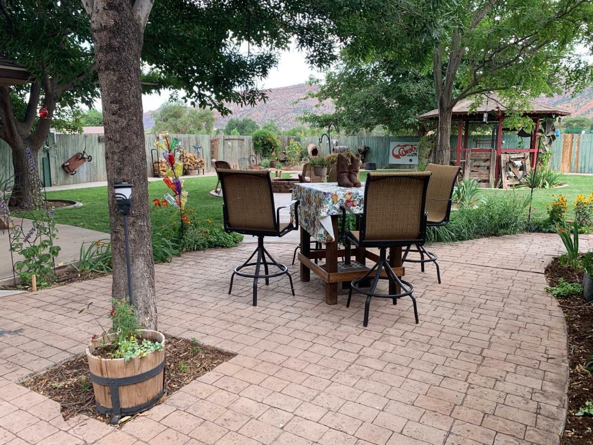Zion'S Backyard Bed And Breakfast Colorado City Exterior photo